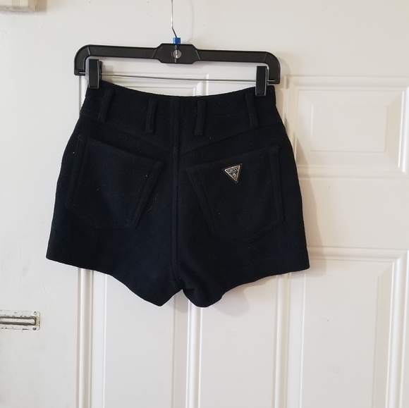 Guess High Rise short - Picture 12 of 12